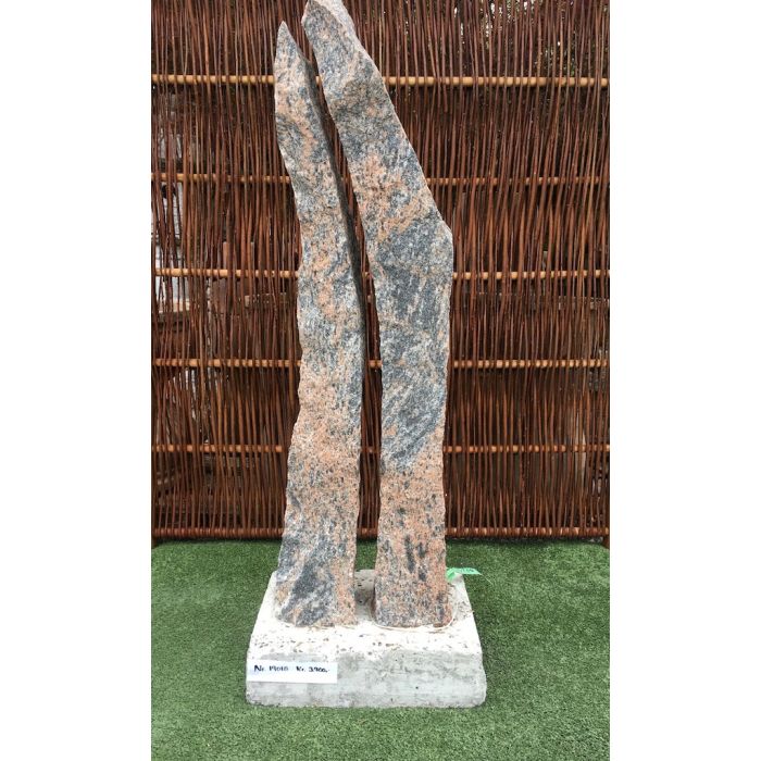  Granit søjle brun dobbelt på beton sokkel fra Sverige