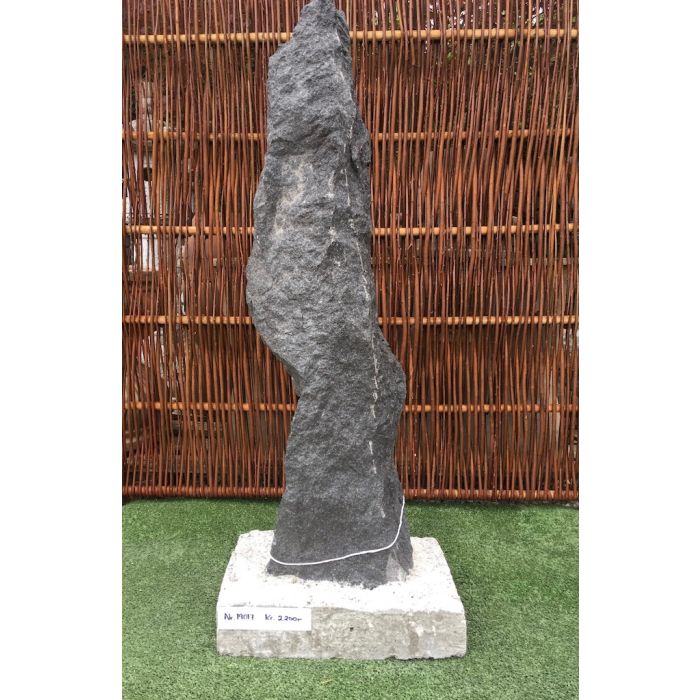 Granit søjle enkelt sort på beton sokkel 19017