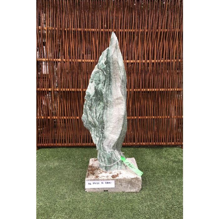 Grøn granit søjle på beton sokkel 19020