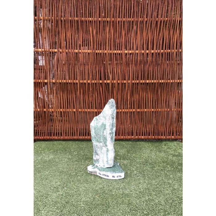 Grøn granit søjle på granit sokkel fra Norge nummer 19026