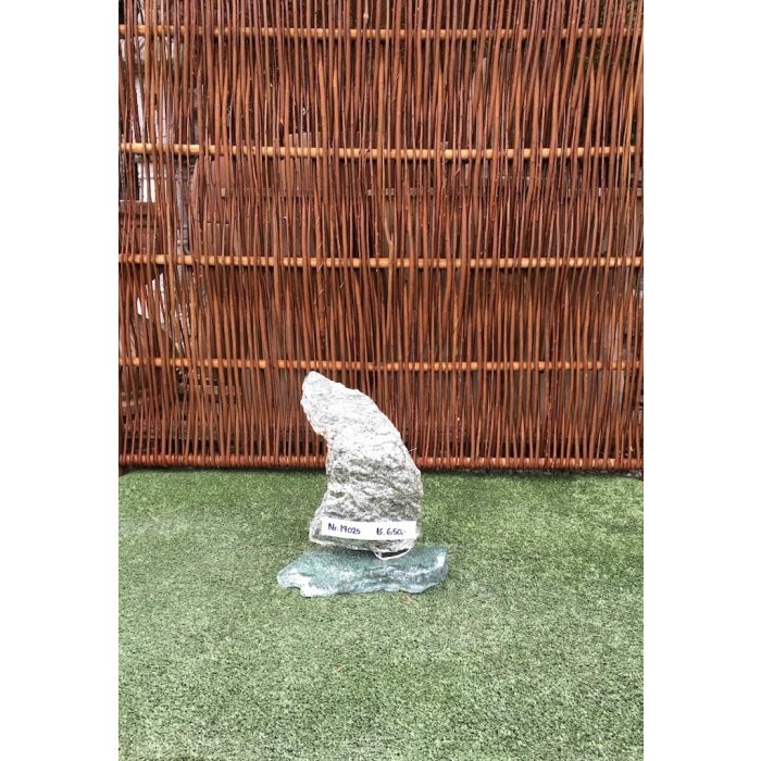 Grøn granit søjle på sokkel nummer 19025