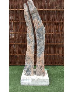  Granit søjle brun dobbelt på beton sokkel fra Sverige