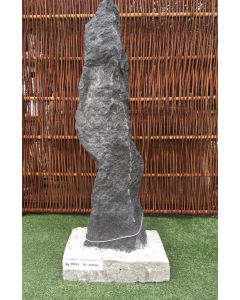 Granit søjle enkelt sort på beton sokkel 19017