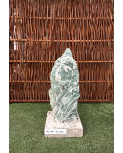 Granitsøjleenkelt i grøn granit på beton sokkel