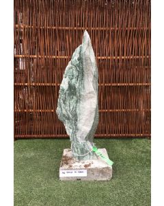 Grøn granit søjle på beton sokkel 19020