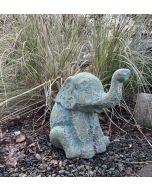 elefant med snabel op i farven bubble green