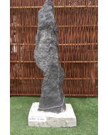 Granit søjle enkelt sort på beton sokkel 19017